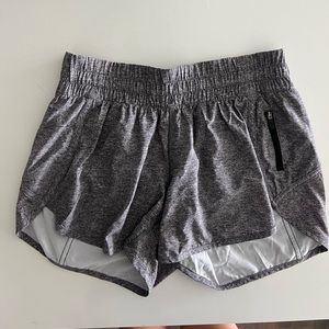 Lululemon Hotty Hot Mid-Rise Lined Short 4”